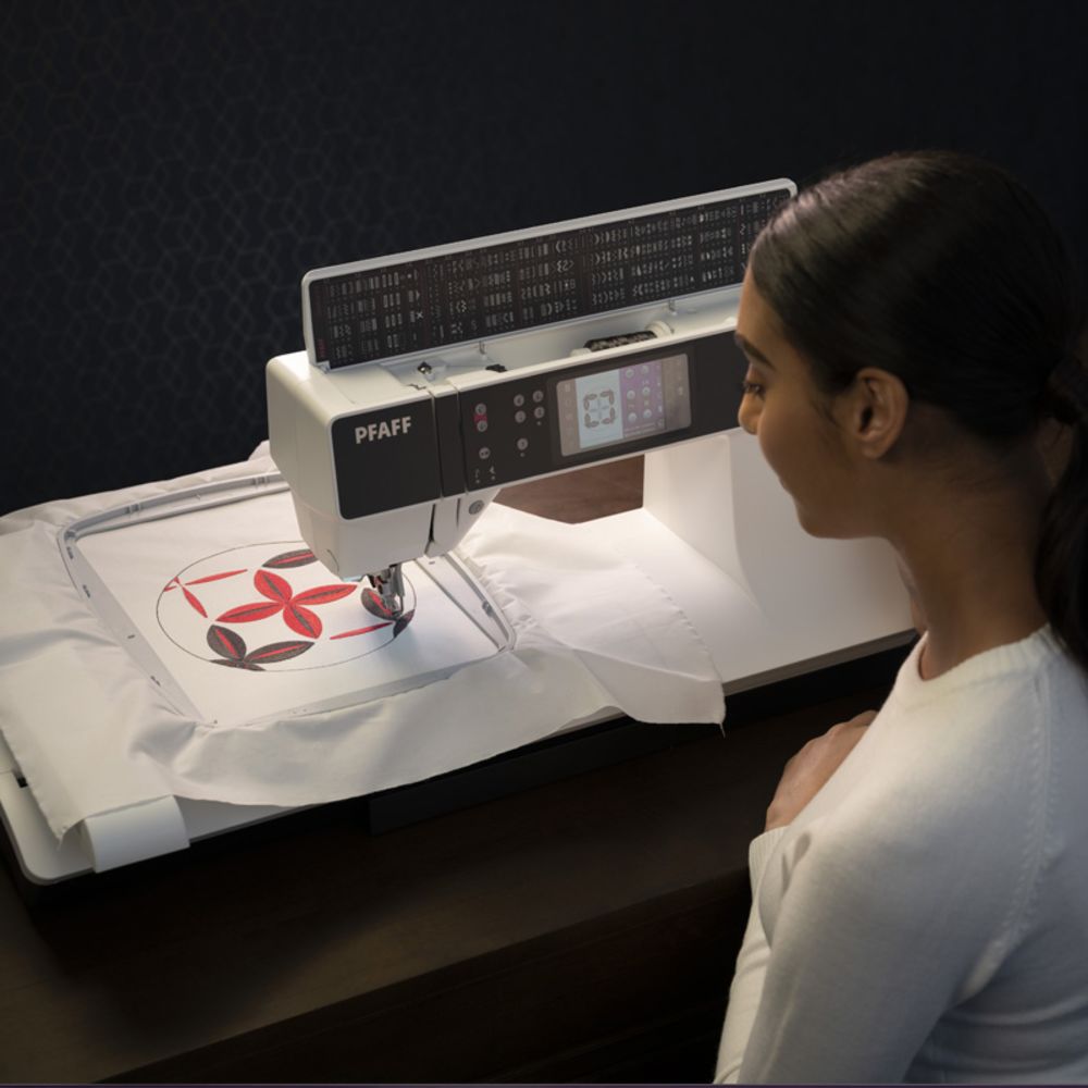 PFAFF® creative 3.0 with Embroidery Unit